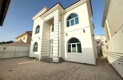 فيلا - 6 غرف نوم - 8 حمامات للايجار في مرموره فيلاز - المعمورة - الدوحة