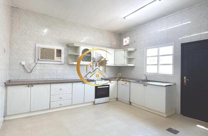 Compound - 5 - 4 for rent in Al Hadara Street - Al Thumama - Doha