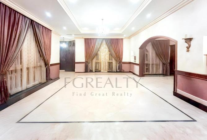 982579 - Property Image 2