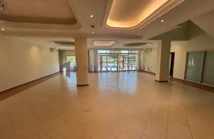 مجمع سكني - 5 غرف نوم - 6 حمامات للايجار في وست باي لاجون - بحيرة وست لاجون - الدوحة