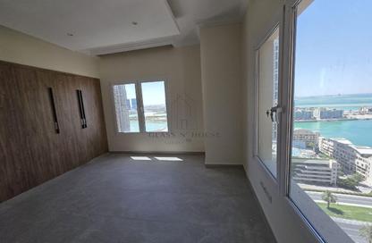 Apartment - 3 Bedrooms - 4 Bathrooms for rent in Marina Gate - Porto Arabia - The Pearl Island - Doha