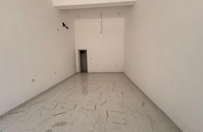 محل تجاري - استوديو - 1 حمام للايجار في نجمة - الدوحة