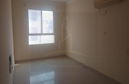 Apartment - 1 Bedroom - 2 Bathrooms for rent in Salaja Street - Doha Al Jadeed - Doha