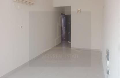 Apartment - 1 Bedroom - 2 Bathrooms for rent in Salaja Street - Doha Al Jadeed - Doha