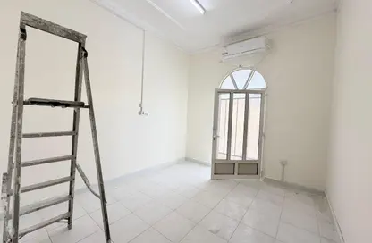 Apartment - Studio - 1 Bathroom for rent in New Salata - Salata - Doha