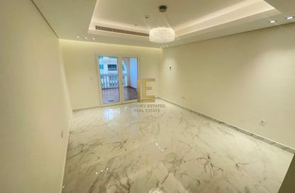 Apartment - 1 Bedroom - 2 Bathrooms for sale in East Porto Drive - Porto Arabia - The Pearl Island - Doha Apartment - 1 Bedroom - 2 Bathrooms for sale in East Porto Drive - Porto Arabia - The Pearl Island - Doha