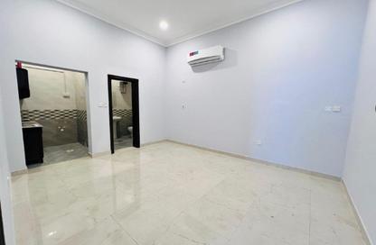Apartment - Studio - 1 Bathroom for rent in Bu Hamour Street - Abu Hamour - Doha