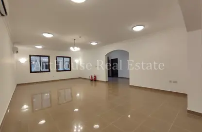 فيلا - 5 غرف نوم - 7 حمامات للايجار في الوعب - الوعب - الدوحة