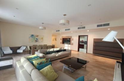 Apartment - 3 Bedrooms - 5 Bathrooms for rent in Anas Street - Fereej Bin Mahmoud North - Fereej Bin Mahmoud - Doha