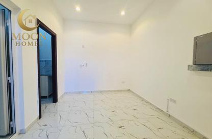 Apartment - Studio - 1 Bathroom for rent in Umm Ghwailina Comm - Umm Ghuwalina - Umm Ghuwailina - Doha