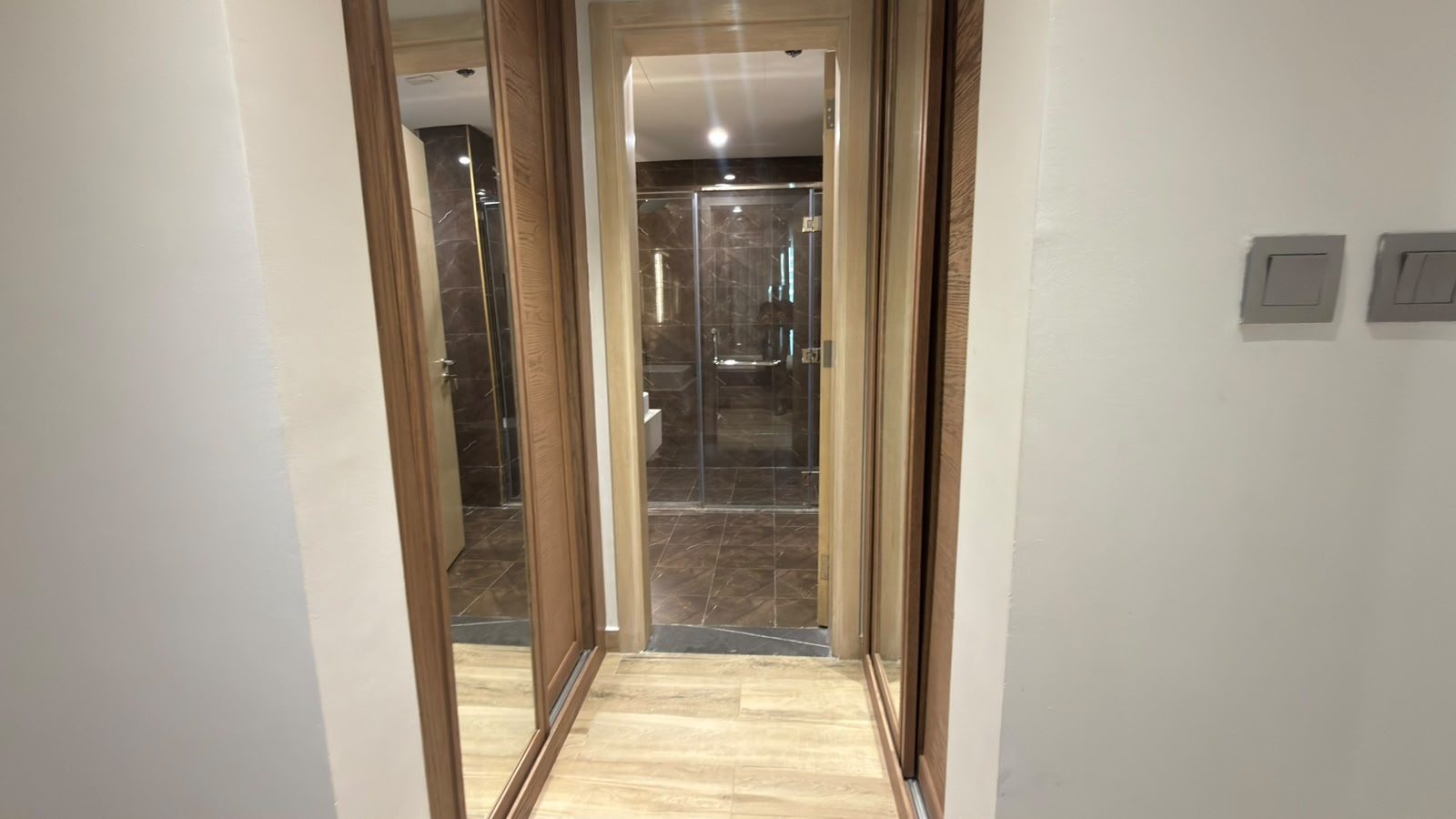 BRAND NEW 1BHK FURNISHED WITH BALCONY thumbnail 5