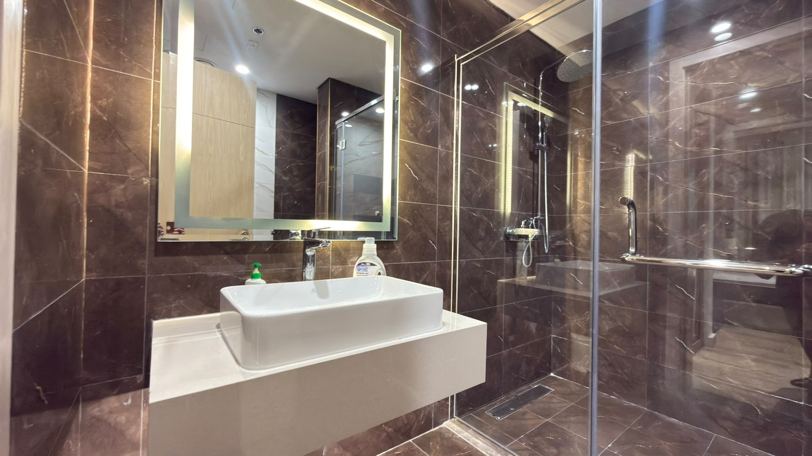 BRAND NEW 1BHK FURNISHED WITH BALCONY thumbnail 9