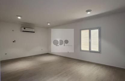 مجمع سكني - 1 للايجار في طريق سلوى - العزيزية - الدوحة