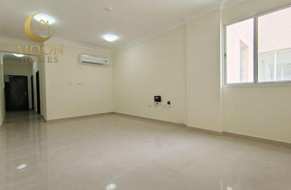 Apartment - 2 Bedrooms - 2 Bathrooms for rent in Umm Ghuwailina 4 - Umm Ghuwailina - Doha