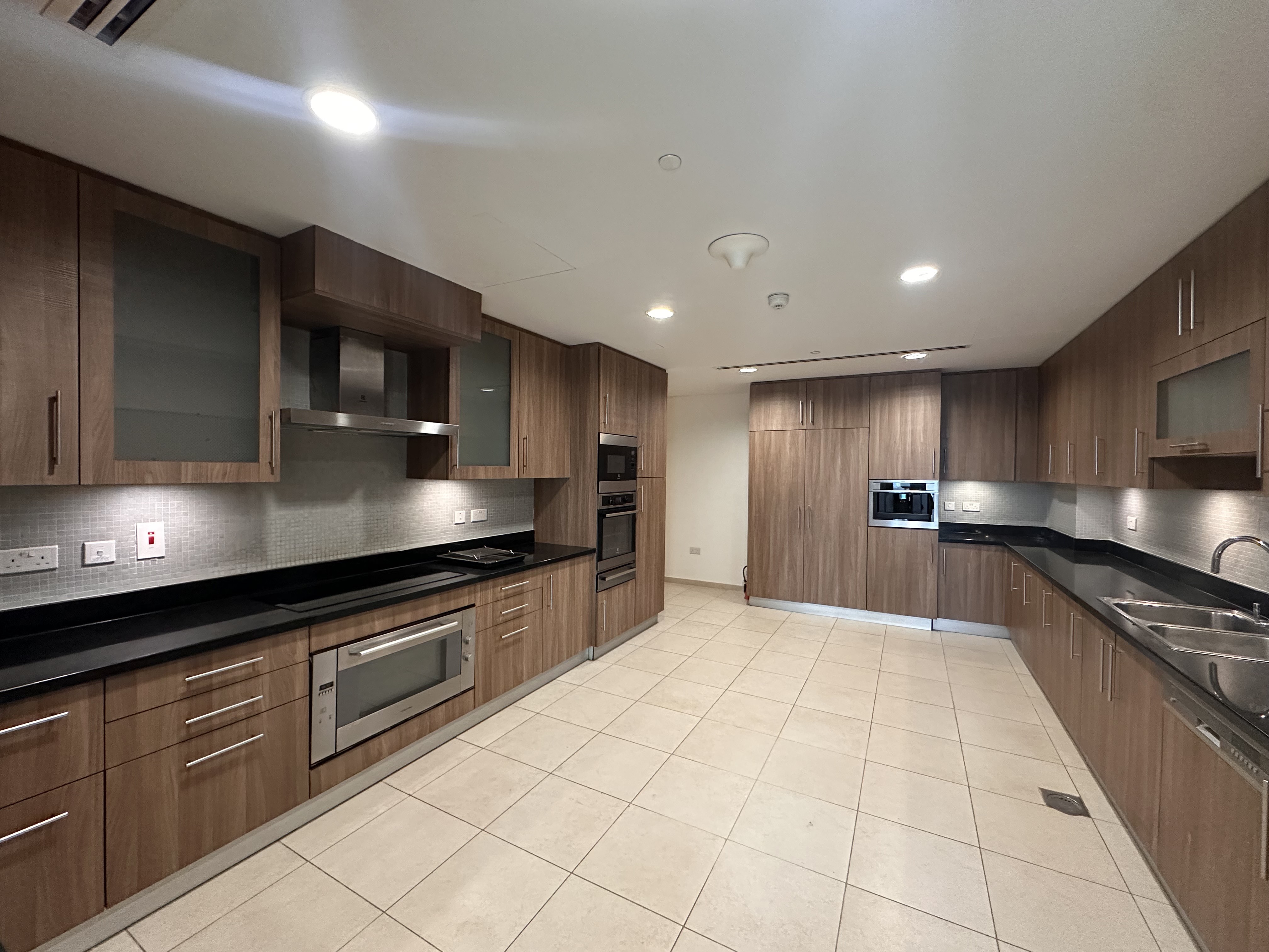 SPECTACULAR 2 STORIES PENTHOUSE BILLS INCLUDED - penthouse in Viva Bahriyah