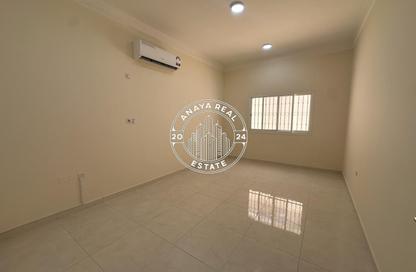 Villa - 1 Bedroom - 1 Bathroom for rent in Umm Al Seneem Street - Ain Khaled - Doha