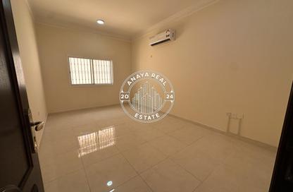 Villa - 1 Bedroom - 1 Bathroom for rent in Umm Al Seneem Street - Ain Khaled - Doha