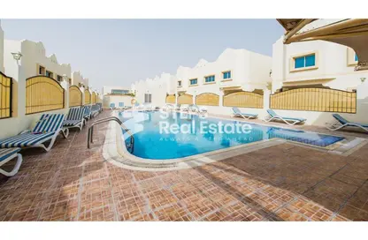 Villa - 3 Bedrooms - 4 Bathrooms for rent in Umm Al Seneem Street - Ain Khaled - Doha
