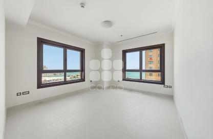 Apartment - 3 Bedrooms - 3 Bathrooms for rent in Tower 23 - Porto Arabia - The Pearl Island - Doha