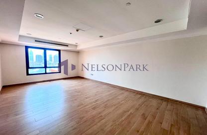 Apartment - 2 Bedrooms - 3 Bathrooms for rent in East Porto Drive - Porto Arabia - The Pearl Island - Doha