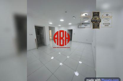 Whole Building - Studio - 7+ Bathrooms for sale in Fereej Kulaib - Doha