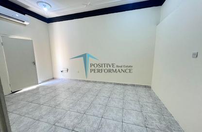 Apartment - Studio - 1 for rent in Al Dafna - Al Dafna - Doha