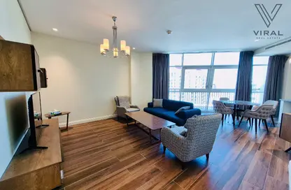 Apartment - 2 Bedrooms - 4 Bathrooms for rent in Floresta Gardens - Floresta Gardens - The Pearl Island - Doha