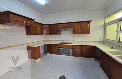 Compound - 4 - 4 for rent in Souk Al gharaffa - Al Gharrafa - Doha