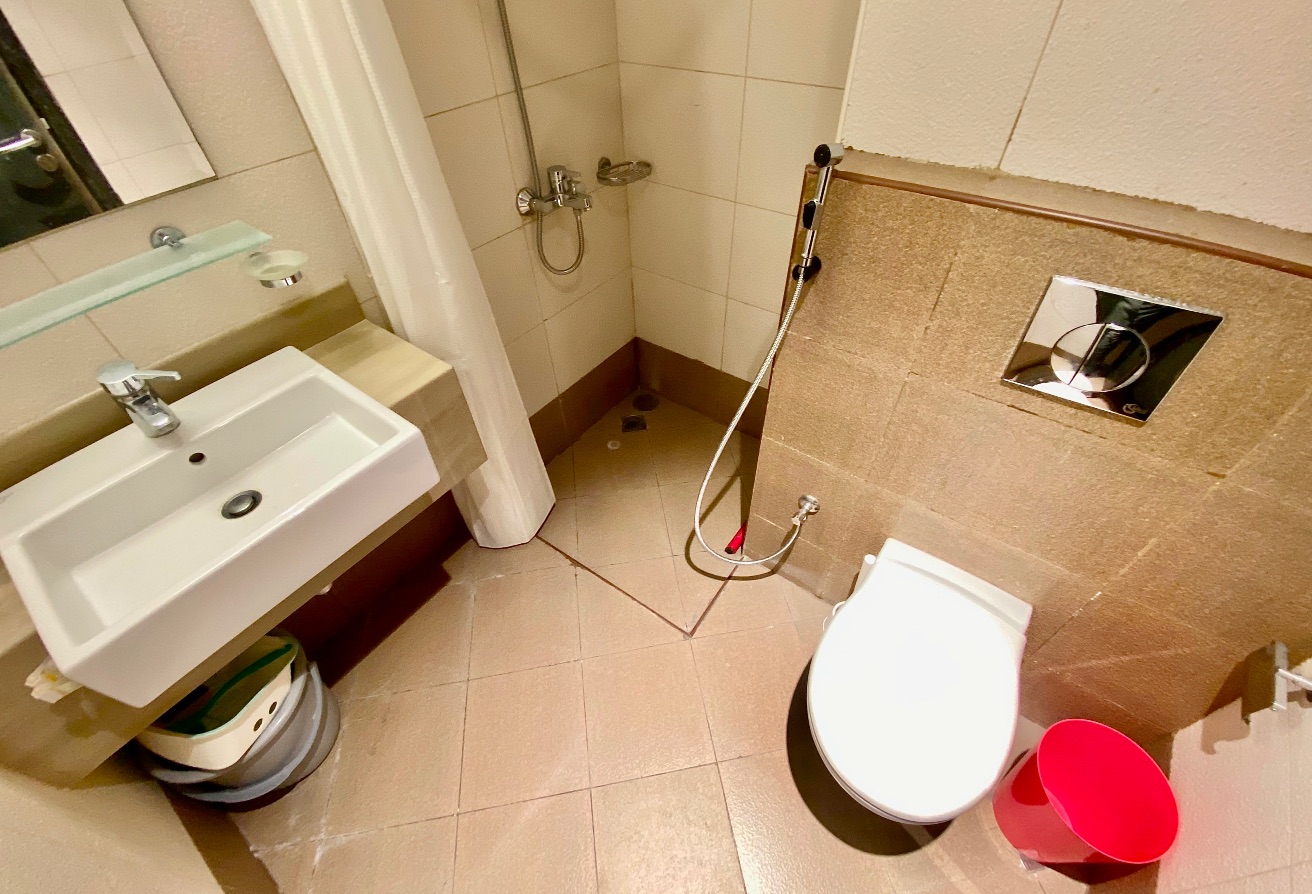 LUXURY Fully FURNISHED 2BHK | BALCONY | FOX HILLS thumbnail 11