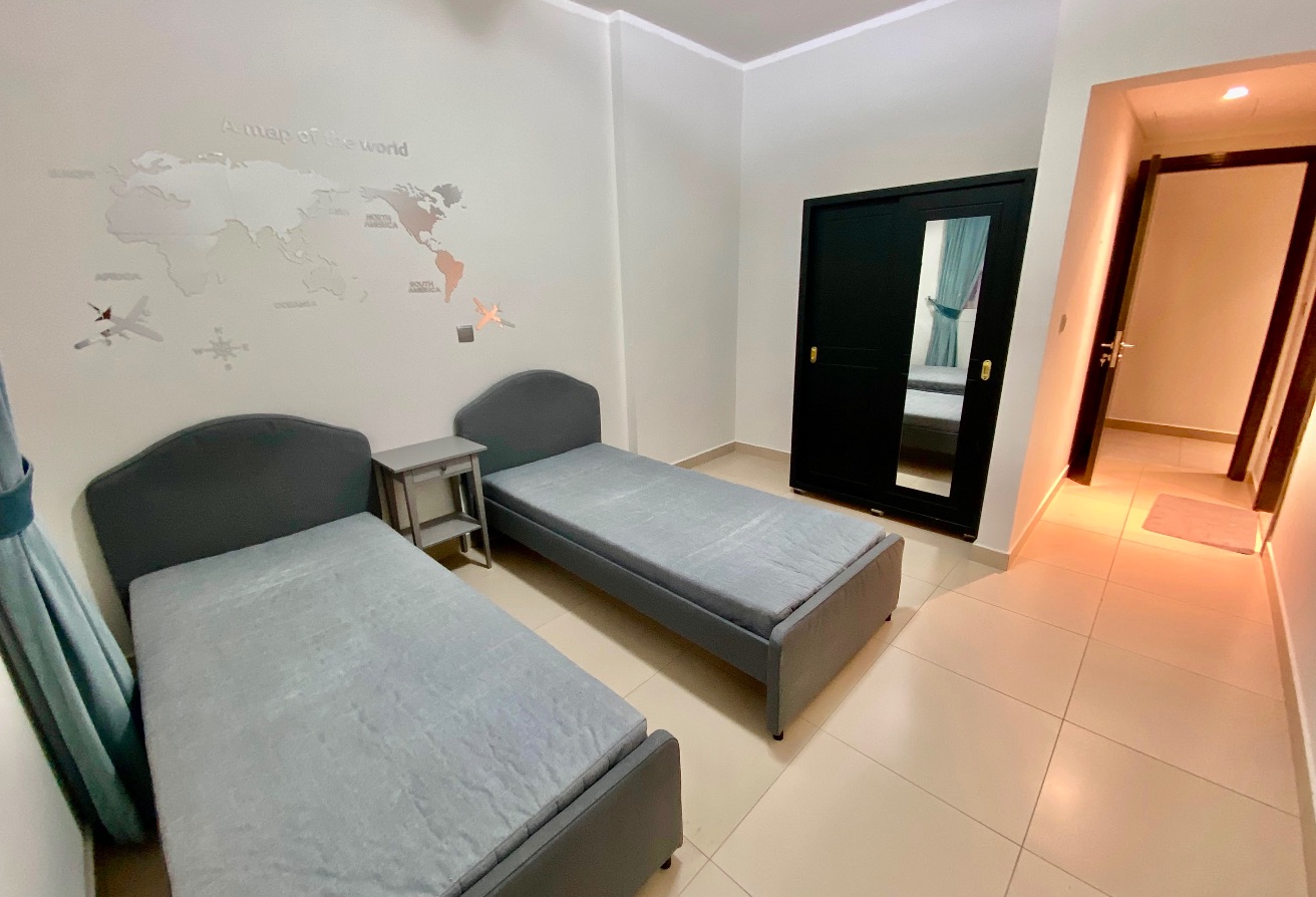 LUXURY Fully FURNISHED 2BHK | BALCONY | FOX HILLS thumbnail 4