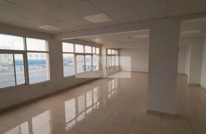 مساحات مكتبية - غرفة نوم - 1 حمام للايجار في المنطقة الصناعية - الدوحة