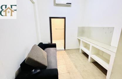 Apartment - 3 Bedrooms - 2 Bathrooms for rent in Muntazah 70 - Al Muntazah - Doha