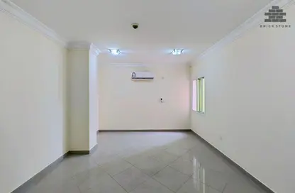 Apartment - 2 Bedrooms - 2 Bathrooms for rent in Muntazah 10 - Al Muntazah - Doha