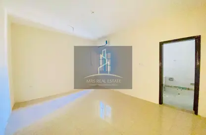 Apartment - 3 Bedrooms - 2 Bathrooms for rent in Bin Omran 28 - Fereej Bin Omran - Doha
