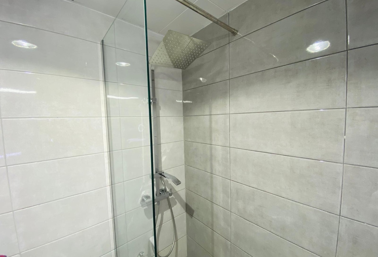 BEAUTIFUL 2 BEDROOM APARTMENT INCLUDING BILLS thumbnail 4