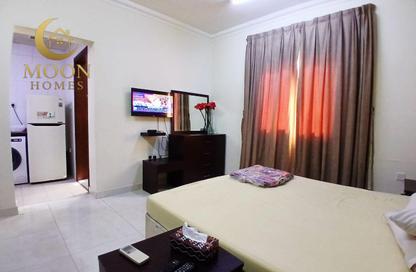 Apartment - Studio - 1 Bathroom for rent in Umm Ghuwailina 4 - Umm Ghuwailina - Doha