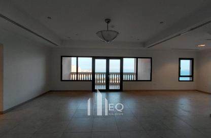 Apartment - 2 Bedrooms - 2 Bathrooms for rent in West Porto Drive - Porto Arabia - The Pearl Island - Doha