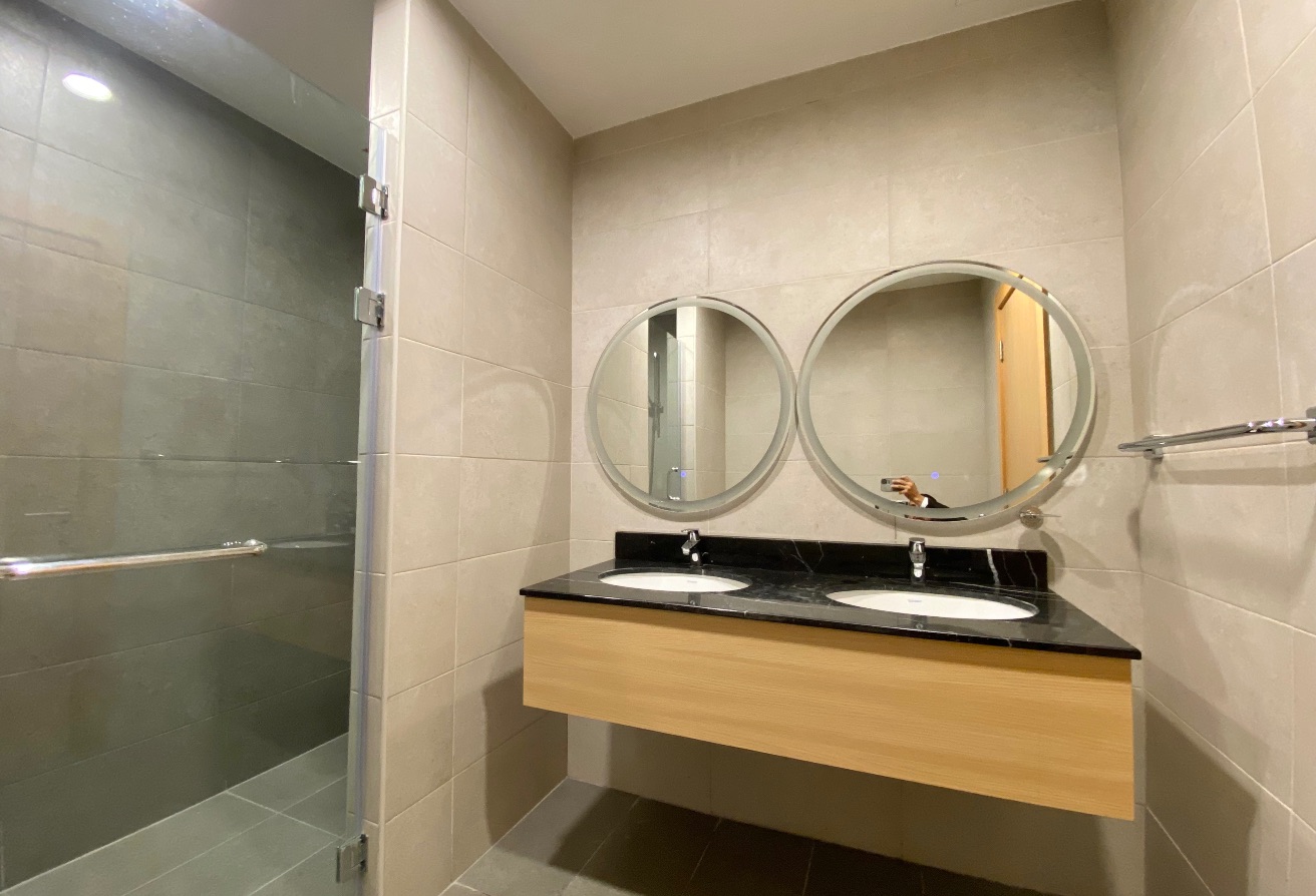 Sea View 1BHK | Fully Furnished | Balcony thumbnail 13