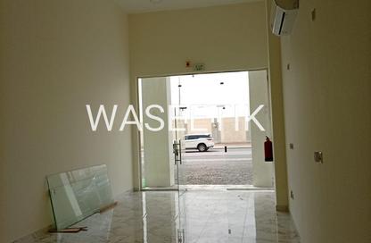 محل تجاري - استوديو - 1 حمام للايجار في العزيزية - العزيزية - الدوحة