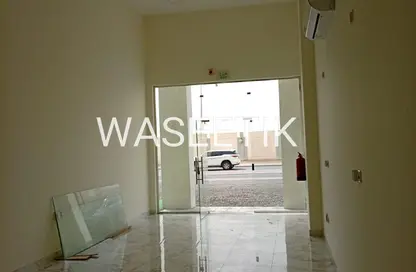 Shop - Studio - 1 Bathroom for rent in Al Aziziyah - Al Aziziyah - Doha