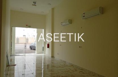 محل تجاري - استوديو - 1 حمام للايجار في العزيزية - العزيزية - الدوحة