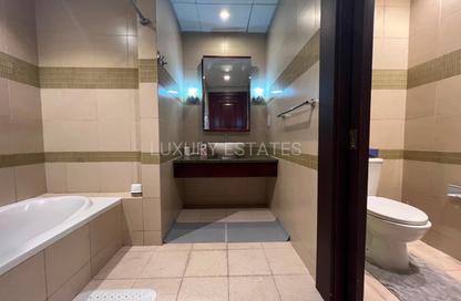 Apartment - 2 Bedrooms - 2 Bathrooms for rent in West Porto Drive - Porto Arabia - The Pearl Island - Doha