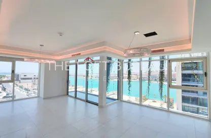 Apartment - 2 Bedrooms - 3 Bathrooms for sale in Crystal Residence - Gewan Island - The Pearl Island - Doha