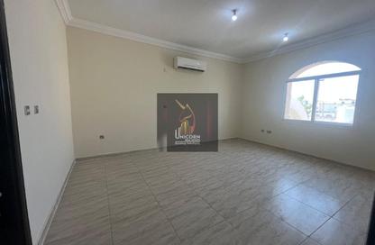 Compound - 5 Bedrooms - 4 Bathrooms for rent in Ain Khaled Villas - Ain Khaled - Doha