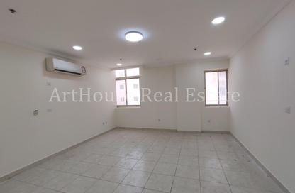 Apartment - 3 Bedrooms - 3 Bathrooms for rent in Al Nasr Street - Al Nasr - Doha