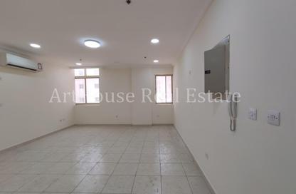 Apartment - 3 Bedrooms - 3 Bathrooms for rent in Al Nasr Street - Al Nasr - Doha