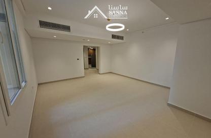 Apartment - 2 Bedrooms - 2 Bathrooms for rent in Corniche Road - Corniche Road - Doha