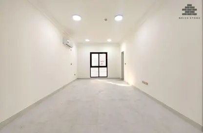 شقة - 2 غرف نوم - 2 حمامات للايجار في شارع انس - فريج بن محمود الشمالي - فريج بن محمود - الدوحة