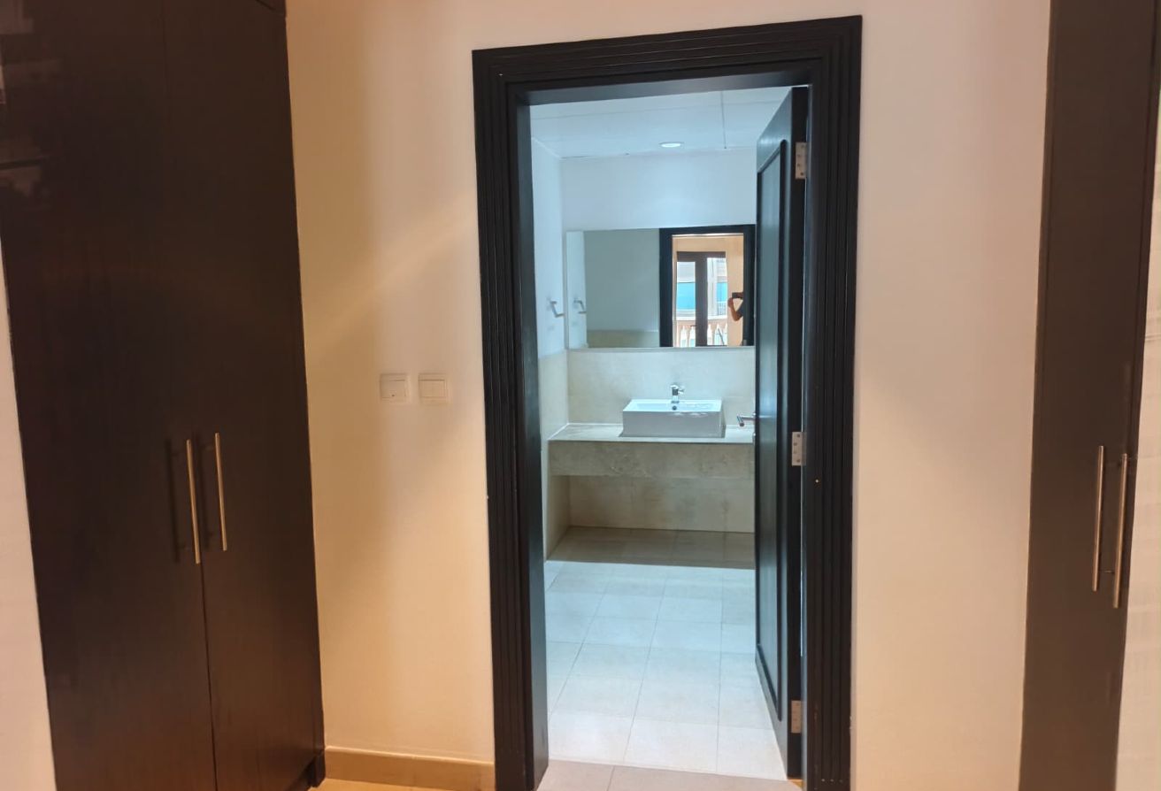 ELEGANT FF 1 BEDROOM IN PORTO ARABIA @ ONLY 7500 thumbnail 6