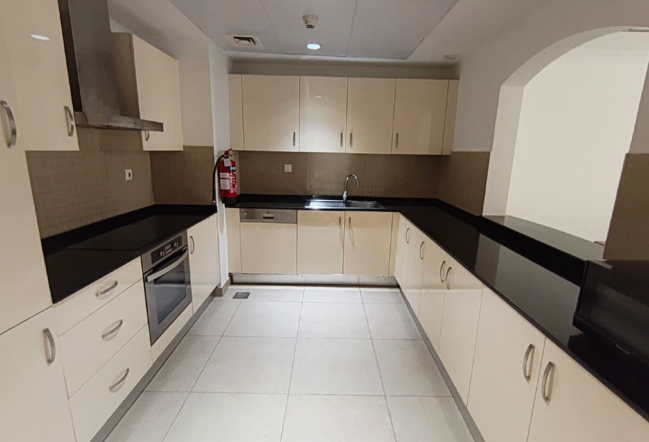 ELEGANT FF 1 BEDROOM IN PORTO ARABIA @ ONLY 7500 thumbnail 4